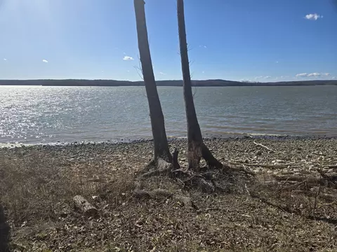 500 Lakefront Dr, Waverly, TN 37185