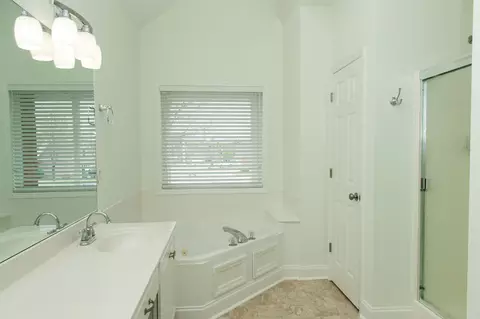 Bath - 2703 Comer Dr, Murfreesboro, TN 37128 photo 2 of 2