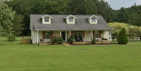 2400 Summer Oaks Cir, Summertown, TN 38483