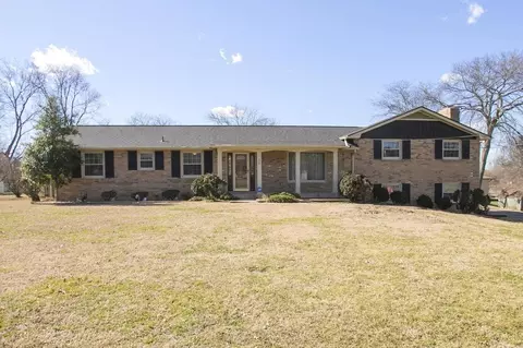 202 Island Dr, Hendersonville, TN 37075