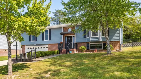 929 Brookrun Dr, Hixson, TN 37343