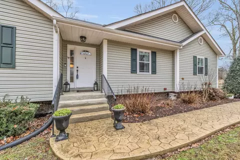 8820 Nelson Rd, Soddy Daisy, TN 37379