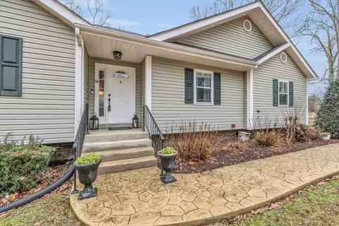 8820 Nelson Rd, Soddy Daisy, TN 37379