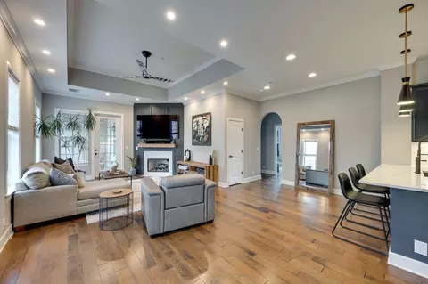 305 Seven Springs Way #401, Brentwood, TN 37027