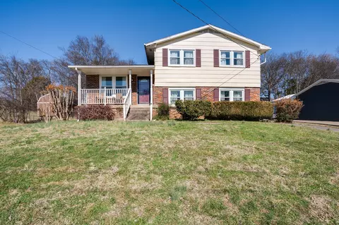 127 Dennis Rd, Hendersonville, TN 37075