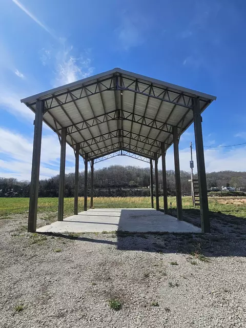 1917 Hardin Bottom River Rd, Clifton, TN 38425