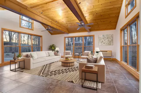 Living - 183 Old Jackson Hwy, Loretto, TN 38469 photo 5 of 7
