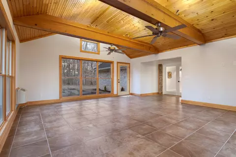 Living - 183 Old Jackson Hwy, Loretto, TN 38469 photo 7 of 7