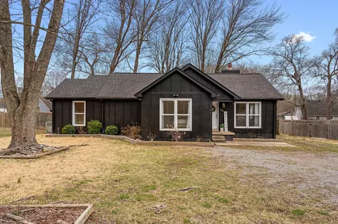 562 Magnolia Dr, Clarksville, TN 37042