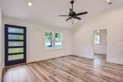 Living - 313 W Walnut St, Dickson, TN 37055 photo 2 of 4