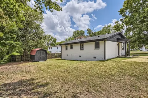 Exterior - 313 W Walnut St, Dickson, TN 37055 photo 4 of 4