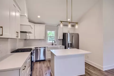Kitchen - 313 W Walnut St, Dickson, TN 37055 photo 3 of 6