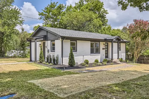 Exterior - 313 W Walnut St, Dickson, TN 37055 photo 3 of 4