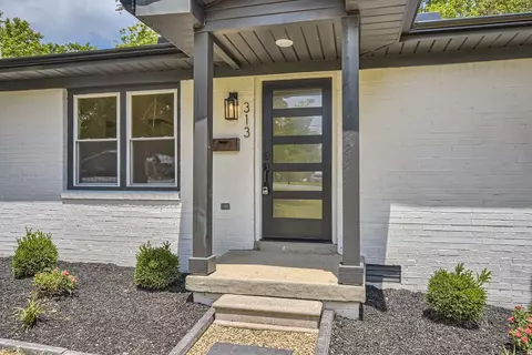 Exterior - 313 W Walnut St, Dickson, TN 37055 photo 2 of 4