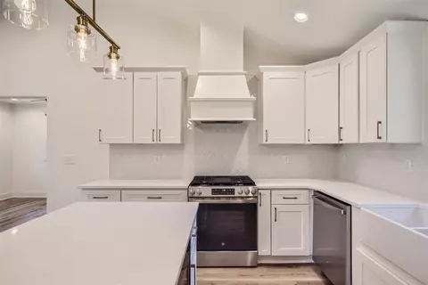 Kitchen - 313 W Walnut St, Dickson, TN 37055 photo 4 of 6