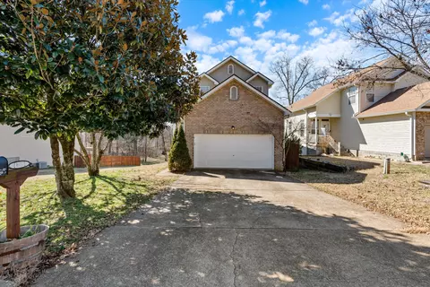 4051 Farmingham Woods Dr, Hermitage, TN 37076
