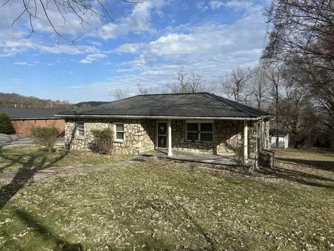 312 W Main St # A, Hartsville, TN 37074