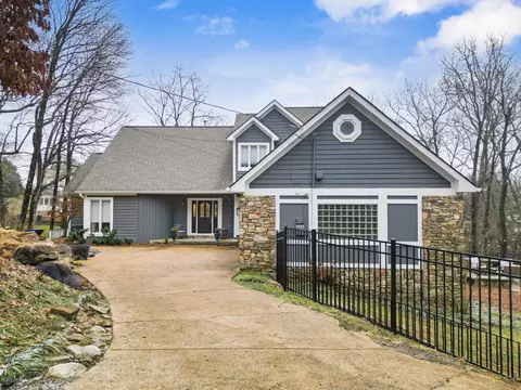 312 E Sunset Rd, Lookout Mountain, TN 37350