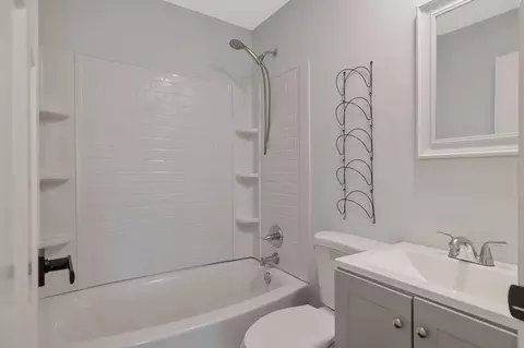 Bath - 147 Columbia Ave, Centerville, TN 37033 photo 2 of 2