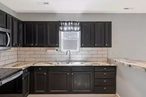 Kitchen - 147 Columbia Ave, Centerville, TN 37033 photo 2 of 3