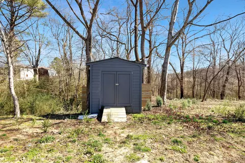 Exterior - 147 Columbia Ave, Centerville, TN 37033 photo 5 of 8