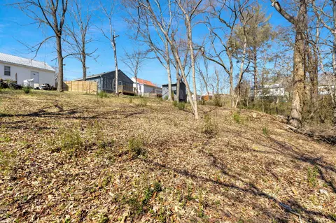 Exterior - 147 Columbia Ave, Centerville, TN 37033 photo 8 of 8