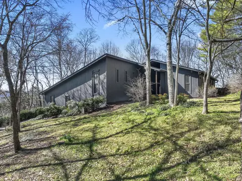 492 Saddle Dr, Nashville, TN 37221