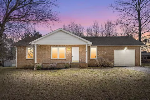 516 Pointer Ln, Clarksville, TN 37042