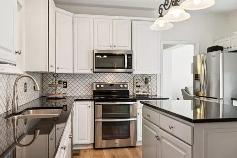 Kitchen - 305 Devonshire Dr, Franklin, TN 37064 photo 8 of 9