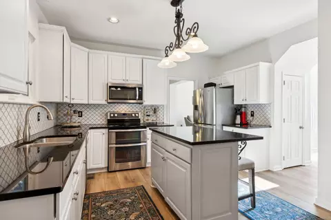 Kitchen - 305 Devonshire Dr, Franklin, TN 37064 photo 7 of 9