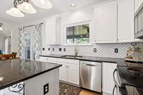 Kitchen - 305 Devonshire Dr, Franklin, TN 37064 photo 3 of 9
