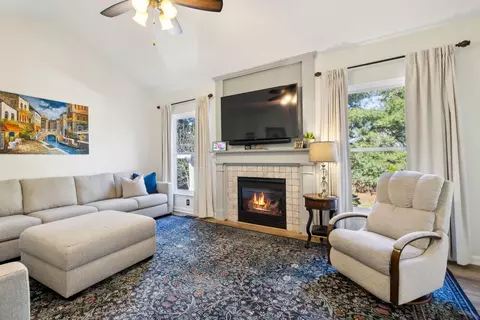 Living - 305 Devonshire Dr, Franklin, TN 37064 photo 5 of 6