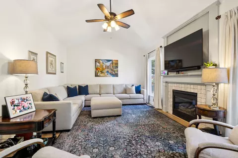Living - 305 Devonshire Dr, Franklin, TN 37064 photo 2 of 6