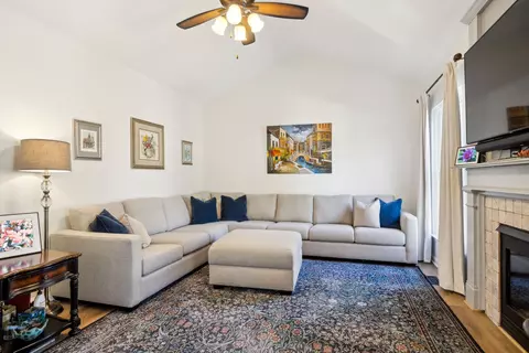 Living - 305 Devonshire Dr, Franklin, TN 37064 photo 6 of 6