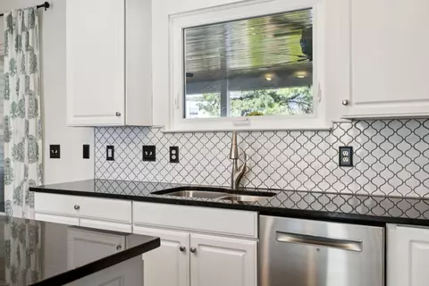 Kitchen - 305 Devonshire Dr, Franklin, TN 37064 photo 4 of 9