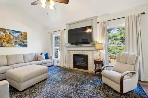 Living - 305 Devonshire Dr, Franklin, TN 37064 photo 4 of 6