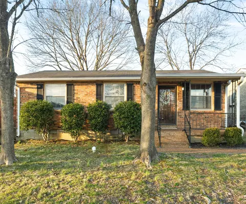 121 W Mcquarry St, Ashland City, TN 37015