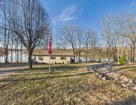 206 Lakeshore Dr N, Bumpus Mills, TN 37028