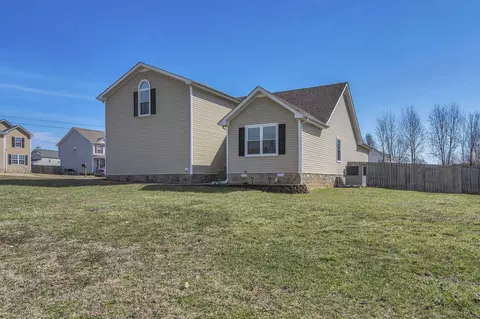 1341 Loren Cir, Clarksville, TN 37042