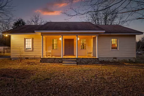 1752 E Boy Scout Rd, Hixson, TN 37343