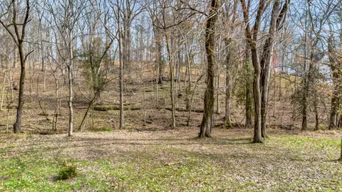 110 Lakeside Park Dr, Hendersonville, TN 37075
