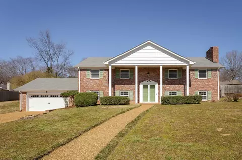 103 Creekwood Cir, Florence, AL 35630