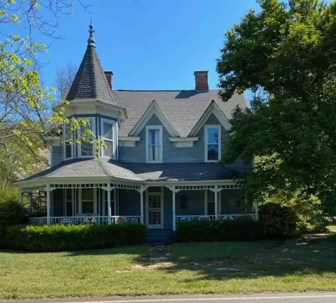 319 Gray St, Graysville, GA 30726