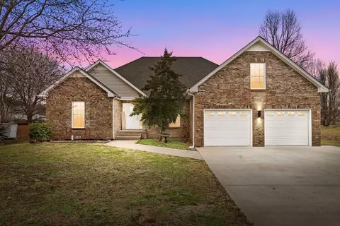 863 Isaac Dr, Clarksville, TN 37040