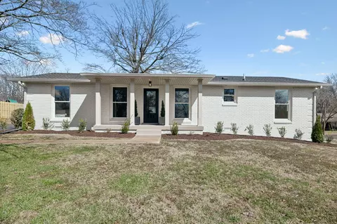 100 Crossroad Dr, Hendersonville, TN 37075