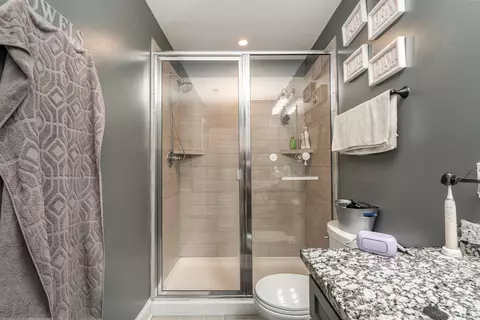 Bath - 315 E Clark Blvd #E, Murfreesboro, TN 37130 photo 2 of 3