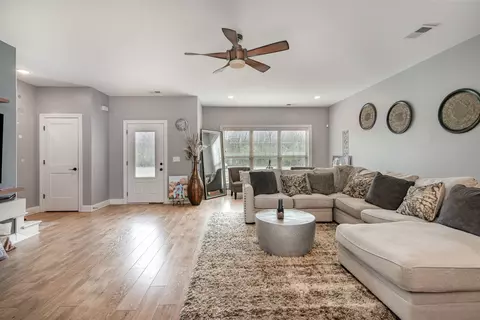 Living - 315 E Clark Blvd #E, Murfreesboro, TN 37130 photo 1 of 1