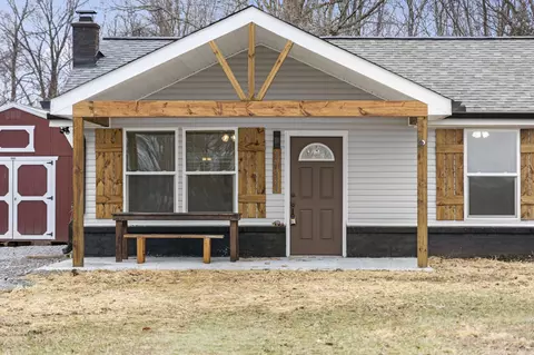 1011 Loggins Rd, Charlotte, TN 37036