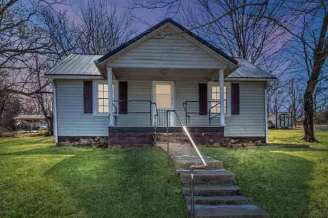 108 Lockhart St, Dickson, TN 37055
