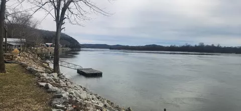 702 River Rd, Clifton, TN 38425